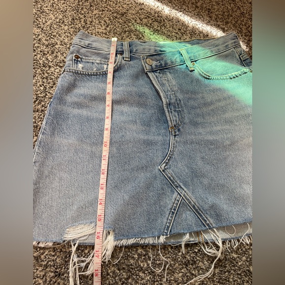 Agolde CrissCross Button fly Raw Hem Mini Denim Skirt Sz 27 S 2024 Retail 169 - Picture 10 of 10